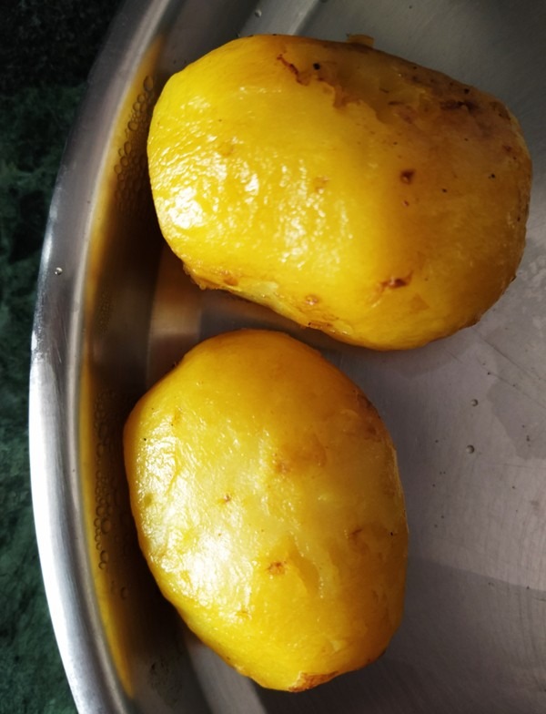 Yellow Colored Potato for Biryani